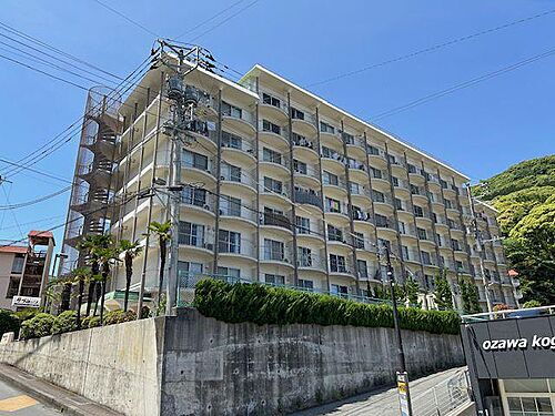 静岡県熱海市紅葉ガ丘町 9階建