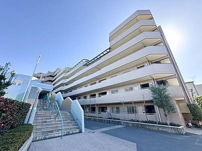 アーベイン朝霞エルディア 道路挟んで目の前には小学校がございます。ご両親も安心ですね♪