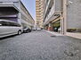 ゼファー武蔵浦和 駐車場は広々としているので、駐車が苦手な方にも安心ですね。※月額10000円〜15000円。空き状況はお問い合わせください。