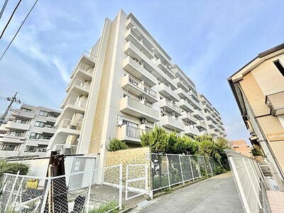 【外観】 帰宅時には、どこか、ほっとする。そんな素敵なマンション