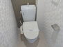 ヴェリテ河内長野 温水洗浄便座付トイレはカバーなしでも便座ポカポカ！便座が汚れた時にはサッと拭けて衛生的です。