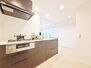 ファミール日本橋ブルークレール スマートな意匠と充実の機能を備えたキッチンが、暮らしにおいしい彩りを添えます。