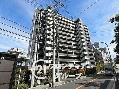 グランアッシュ京橋ネクサス 中古マンション シンプルで洗練されたマンション外観は、住む人のセンスを引き立て、落ち着いた雰囲気を提供します。