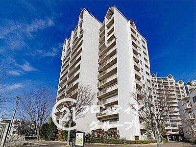 西神南ヒルズ6番館 中古マンション シンプルながらも存在感のあるマンション外観は、住む人を魅了し、日常に特別な時間をもたらします。都会的なデザインが魅力で、住む人に誇りを与える空間です