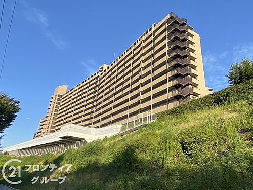 朝日プラザCITYウエストヒル神戸A棟 中古マンション 緑が多く落ち着いた雰囲気があり、マンションと周辺の雰囲気が調和されて住み心地が良さそうです。