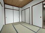 レックス市川松飛台 ・和室6帖　　押入、天袋と収納豊富の和室。