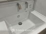 「リフォーム済・洗面台」シンプルだからこそ使いやすい。スタンダードなデザインの洗面ボウルは清潔感あるオフホワイトです。