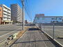 駅から徒歩３分　サンシティ徳山駅前　中古マンション 前面道路含む現地写真