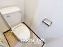 新大阪第１ダイヤモンドマンション ■白を基調とした清潔感のあるトイレになっています！■年中いつでも快適にご使用いただける温水便座付きトイレ！
