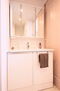 アパガーデンピア関屋 三面鏡にハンドシャワー付き。使いやすい洗面台。