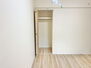 チュリスガーデン湘南野比ウェスト２番館 収納付きのお部屋は、室内スペースを広く使えますね。