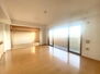 クリオ湘南田浦参番館 隣接する和室は扉を開放し、広い空間で寛いで頂けます。
