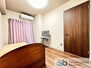 レーベン神明町ＴＨＥ　ＣＨＯＲＤ 約5帖の室内は心身ともにリラックスできるゆとりのスペースを設けております。