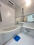 ライオンズマンション北綾瀬 癒しの空間バスルームです。天気に左右されずに洗濯物を乾かせる、浴室乾燥機＆オートバス機能付きです。
