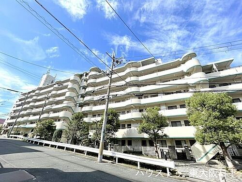 日下町1丁目_ディオ・フェティ石切_石切駅 ●2025年4月リフォーム完成!●グレードアップキッチン食洗器付き!●新石切駅まで徒歩約11分!●孔舎衙東小学校まで徒歩約11分!●孔舎衙中学校まで徒歩約14分!●周辺施設充実の生活便利な立地!