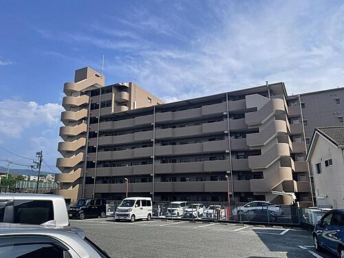 静岡県三島市加茂川町 8階建