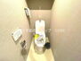 コープ野村相模大野台 見た目もスッキリとしたデザインのトイレには温水洗浄暖房便座付き。