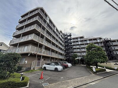 恒陽綾瀬マンション 総戸数92戸のマンション!(写真撮影日2025.10)