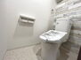 ラウムズ堺大小路　３Ｆ 【トイレ】白レンガ調の壁がワンポイントのオシャレなトイレ♪温水洗浄便座付も嬉しいですね♪