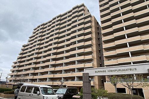岡山県岡山市北区西古松西町 14階建