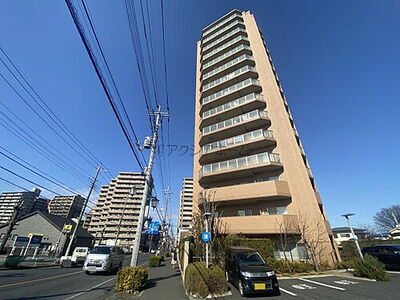 リーデンススクエア所沢 2006年築、綺麗に管理された15階建てマンションです。