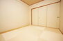 エスリード堺三国ヶ丘 6帖の和室は、半帖畳を新調するなどフルリフォームできれいに生まれ変わりました。