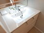 プランヴェール新川崎 朝の身支度もしやすい広めの洗面台です。シャワー付きなのはうれしいですね！ 