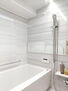 千駄ケ谷第二スカイハイツ 白を基調とした清潔感のあるバスルームです。お仕事で疲れた体をいつでも温かなお風呂が癒してくれます。 