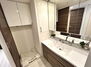 エクセレントシティ西千葉ＩＩ 清潔感があり、使用感の少ない、洗面所・バスルーム。リネン等の収納スペースも充実です。室内（2024年03月）撮影