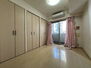 駅まで９分日神デュオステージ横須賀中央 寝室にはクローゼットが3つあり、収納豊富です。