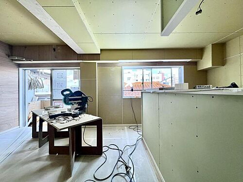 東京都杉並区上高井戸１丁目 6階建