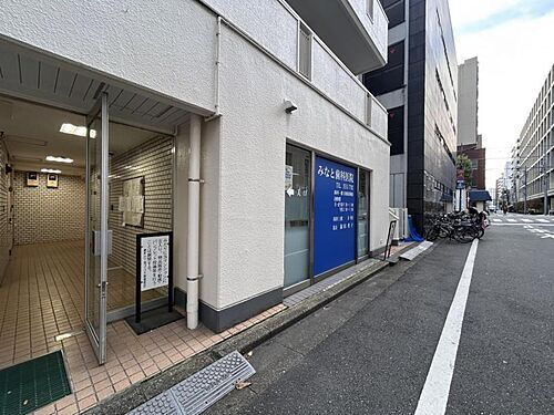 東京都中央区湊１丁目 8階建