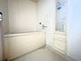 帝塚山ガーデンハイツ　中古マンション ゆったりサイズのシャワー付きバスルームです。