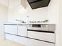 エル・アルカサル尾久 スマートな意匠と充実の機能を備えたキッチンが、暮らしにおいしい彩りを添えます。