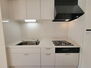 エメラルドマンション鶴見緑地 ホワイトのキッチンは清潔感あふれる爽やかな空間！