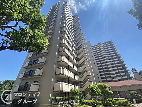 グレーシィ須磨アルテピア3番街2期棟 中古マンション 機能性とデザイン性を兼ね備えた外観です。高層階からの眺望が楽しめる設計で、開放感があります。エントランスやロビーも広々としています。