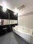 ロイヤルガーデン坂出本町壱番館 1620サイズの浴室。浴室暖房乾燥機付きです。