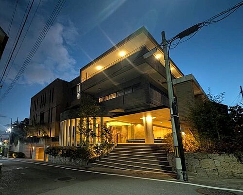 兵庫県神戸市東灘区岡本５丁目 地上3階地下1階建