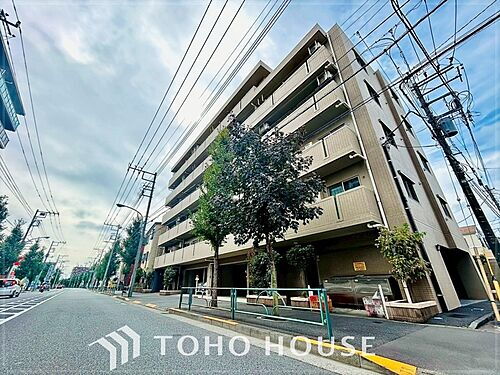 フェアベール東府中 外観が語る、品格とクオリティ。目を惹く佇まいが特徴です。