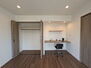 メゾン岡本　中古マンション 隣の洋室とつながっており、扉を開けると開放的な空間になります。