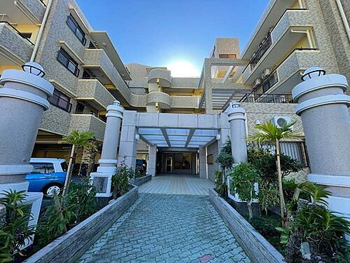 沖縄県那覇市首里山川町１丁目 5階建