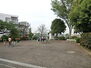 上大岡ガーデンハウスＡ棟 大久保三丁目公園　22m　住宅街の中にある公園です。春には綺麗な桜の下でひと休みが心地いい公園です。 