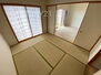 プライムスクエアー伊勢崎 和室はLDKと続き間で開放感があります。引き戸で簡単に仕切れますので状況に合わせた使い方ができます。