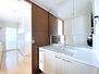 ヒューマンスクエア岩槻プレミアムタワー 【洗面台・洗面所】シンプルだからこそ使いやすい。スタンダードなデザインの洗面ボウルは清潔感あるホワイトです。