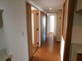 ライフプラザ紅梅・山手通り 廊下にも大きな収納が有り、お部屋がすっきり片付きます。