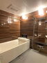 レーベン松山三番町　ＭＩＤ　ＣＯＵＲＴ　ＧＲＡＮＤ 1坪以上の広い浴室です♪大型の浴槽に浸かって日頃の疲れを癒して頂く事が出来ますね♪