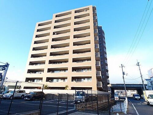 岡山県岡山市中区西川原 11階建